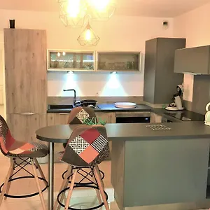 Centre Les Pins 1 Bedroom With Ac, Swimming Pool And Parking , Juan-les-Pins Frankreich
