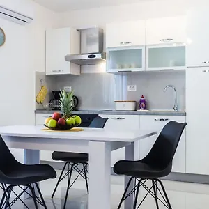 Petra Modern With Free Parking And Bbq Apartment